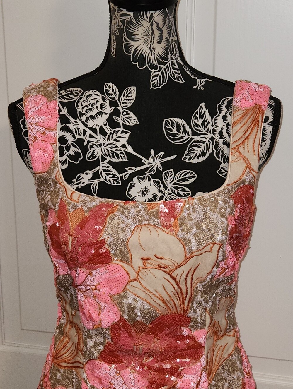 🆕️ 🌺Muse by Marchesa🌺 - Pink/Red/Champagne/Cream Romy Sequin Cocktail Dress - Picture 6 of 15